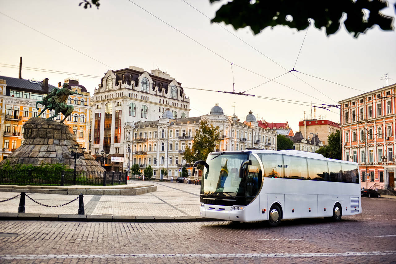 BUSSREISE: På arrangerte langreiser med buss følger det gjerne med en guide, og du slipper å organisere utfluktene selv. FOTO: Shutterstock / NTB scanpix
