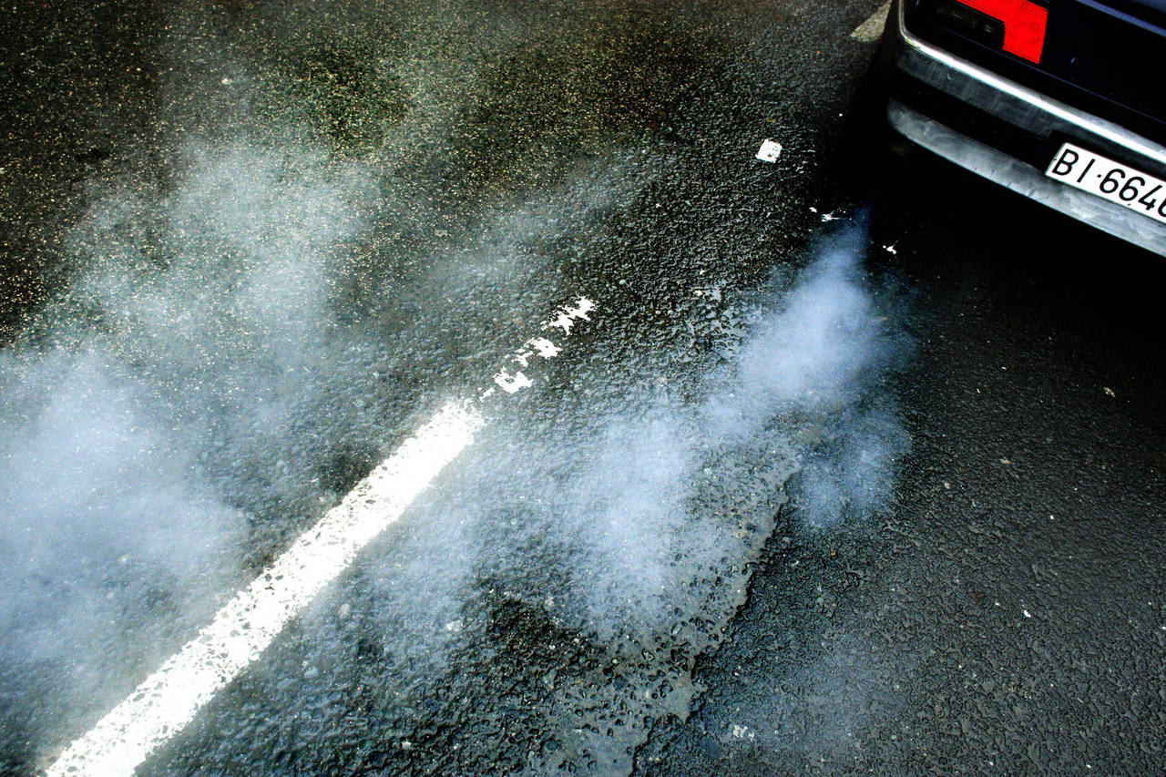 MÅ NED: I løpet av kort tid må bilprodusentene få ned sitt samlede CO2-utslipp. FOTO: Vincent West / REUTERS / X00957