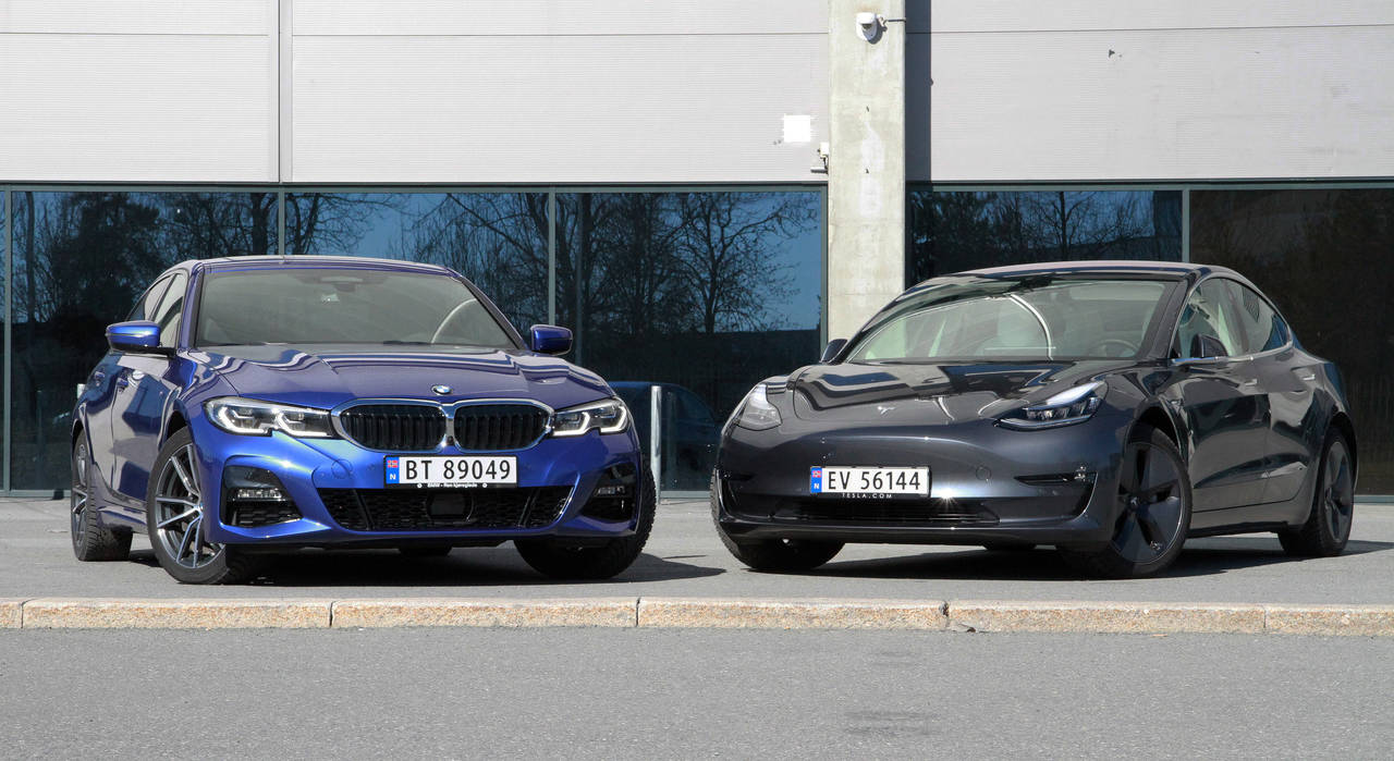 STORSELGERE: Historisk sett har BMW 3-serie vært merkets bestselger, mens Tesla Model 3 nylig satt leveringsrekord i Norge. FOTO: Morten Abrahamsen / NTB