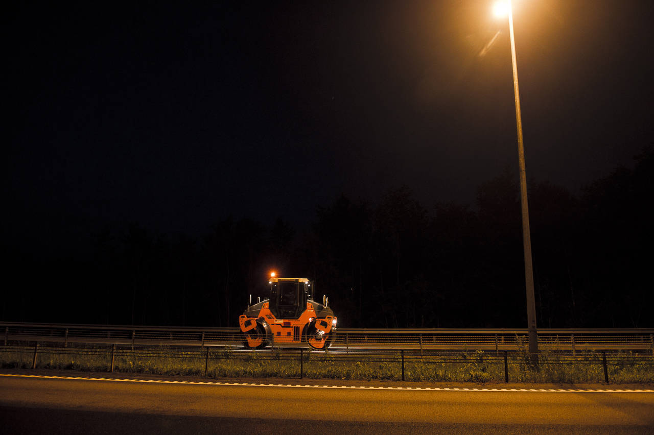 ASFALTERING: I sommer skal det legges mye ny asfalt på norske veier. FOTO: Aleksander Andersen / NTB scanpix