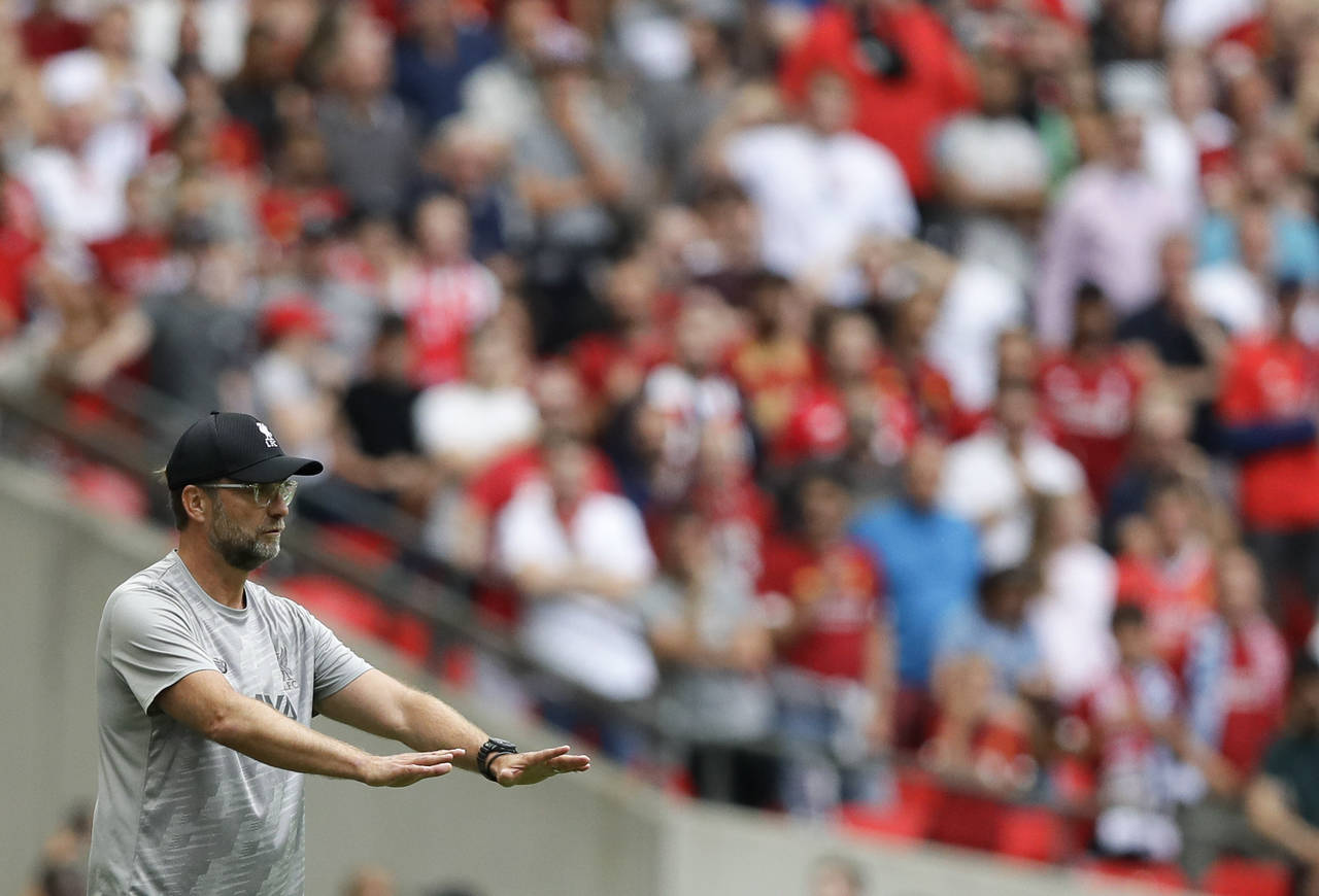 Jürgen Klopp, her i aksjon mot Manchester City søndag, blir å se på stadig flere TV-skjermer denne sesongen. Foto: Kirsty Wigglesworth/AP Photo/NTB scanpix.