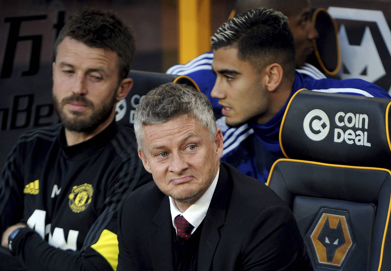 Ole Gunnar Solskjær får kritikk for ikke å ha utpekt straffeskytteren på forhånd. Paul Pogba overtalte Marcus Rashford til å la ham ta straffe mot Wolverhampton og misset i 1-1-kampen. Foto: Rui Vieira, AP / NTB scanpix