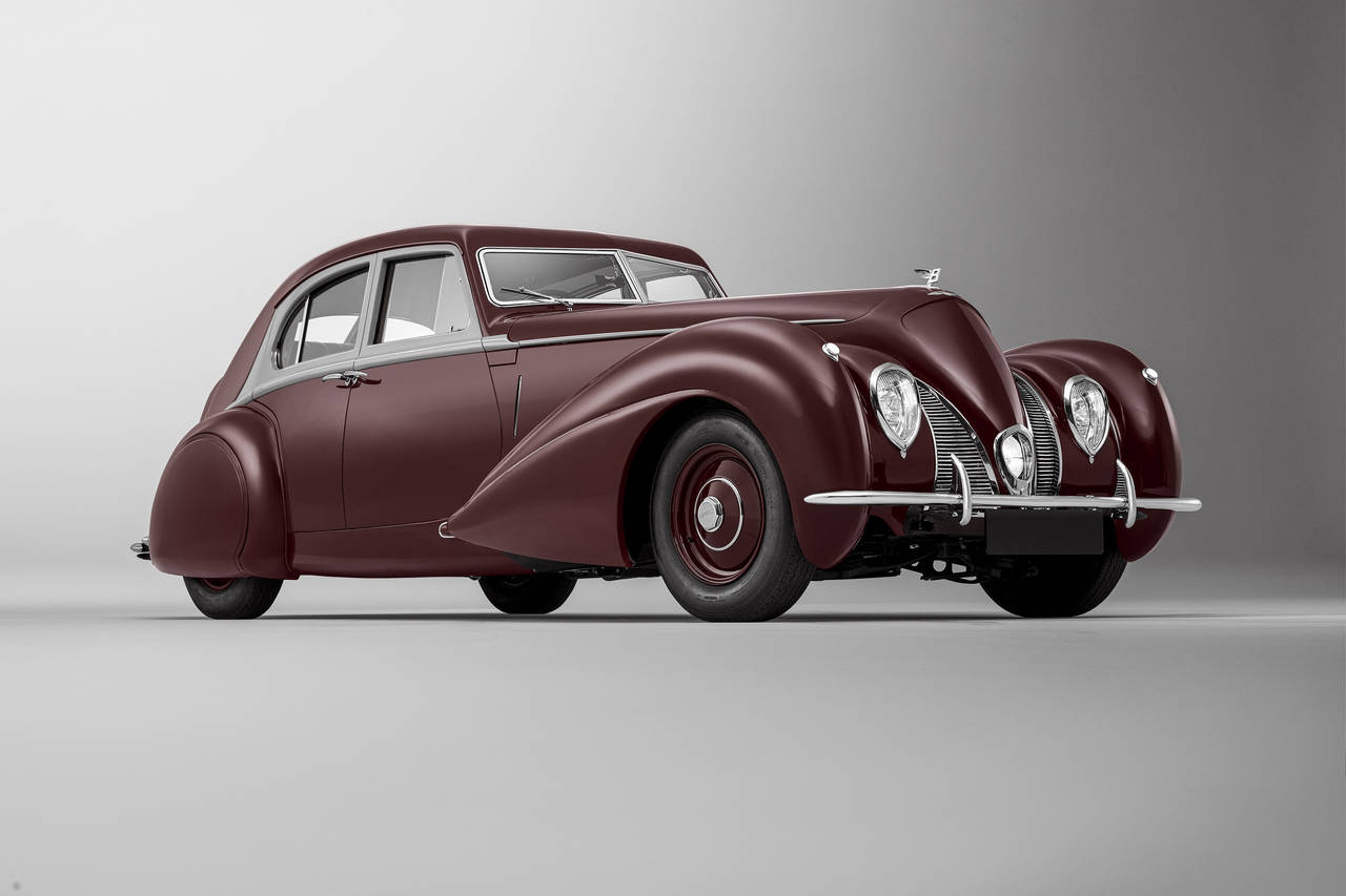 GJENOPPSTÅTT: Bentley har bygget opp en bil som ble bombet i 1939. FOTO: Produsenten