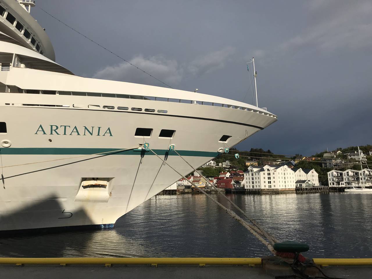 MS «Artania» ved kai i Kristiansund. foto: Kristiansund & Nordmøre Havn