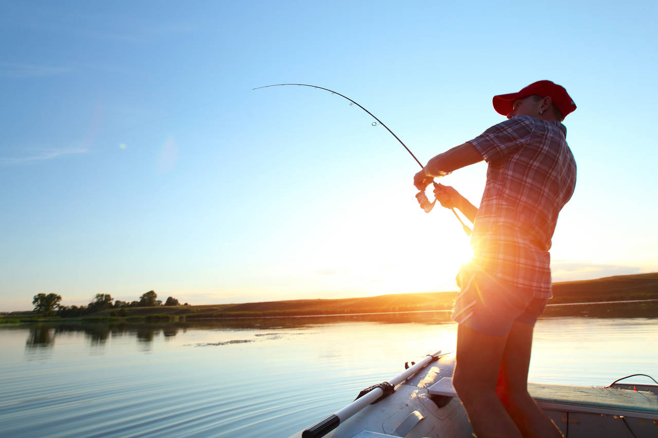 FISKETUR: Let fram snøret og se om du får napp, enten det er fisk eller krabber du er ute etter. FOTO: Dudarev Mikhail / Shutterstock / NTB scanpix