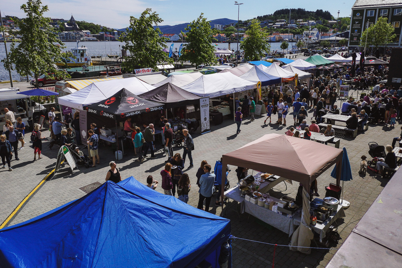 Strålende vær og mye folk på dag to av Snadderfestivalen 2019. Foto: Kurt Helge Røsand / KSU.NO