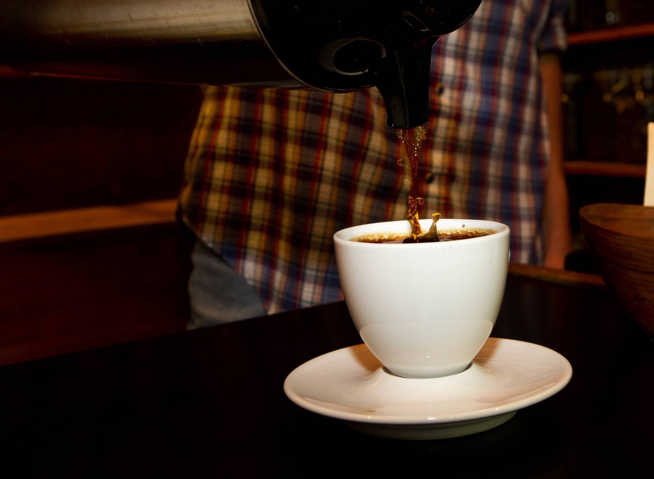 En ny studie utført i Storbritannia sier at det ikke har noe å si for hjerte og karsystemet om man drikker 1 eller 25 kopper kaffe om dagen. Illustrasjonsfoto: Terje Bendiksby / NTB scanpix