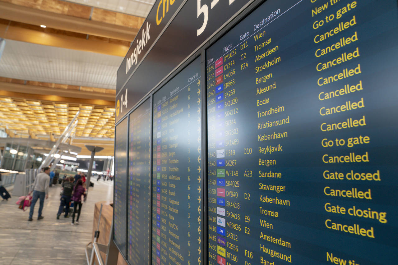 Informasjonstavla på Oslo lufthavn Gardermoen i forbindelse med SAS-streiken. Mange avganger ble kansellert som følge av streiken. Foto: Heiko Junge / NTB scanpix