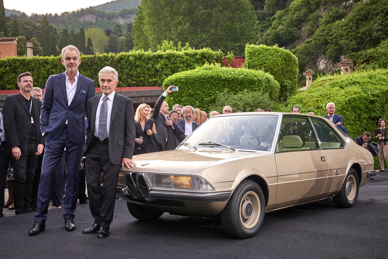 DESIGNEREN: Adrian van Hooydonk fra BMW sammen med BMW Garmisch-designeren Marcello Gandini under Concorso d'Eleganza Villa d'Este. FOTO: Produsenten