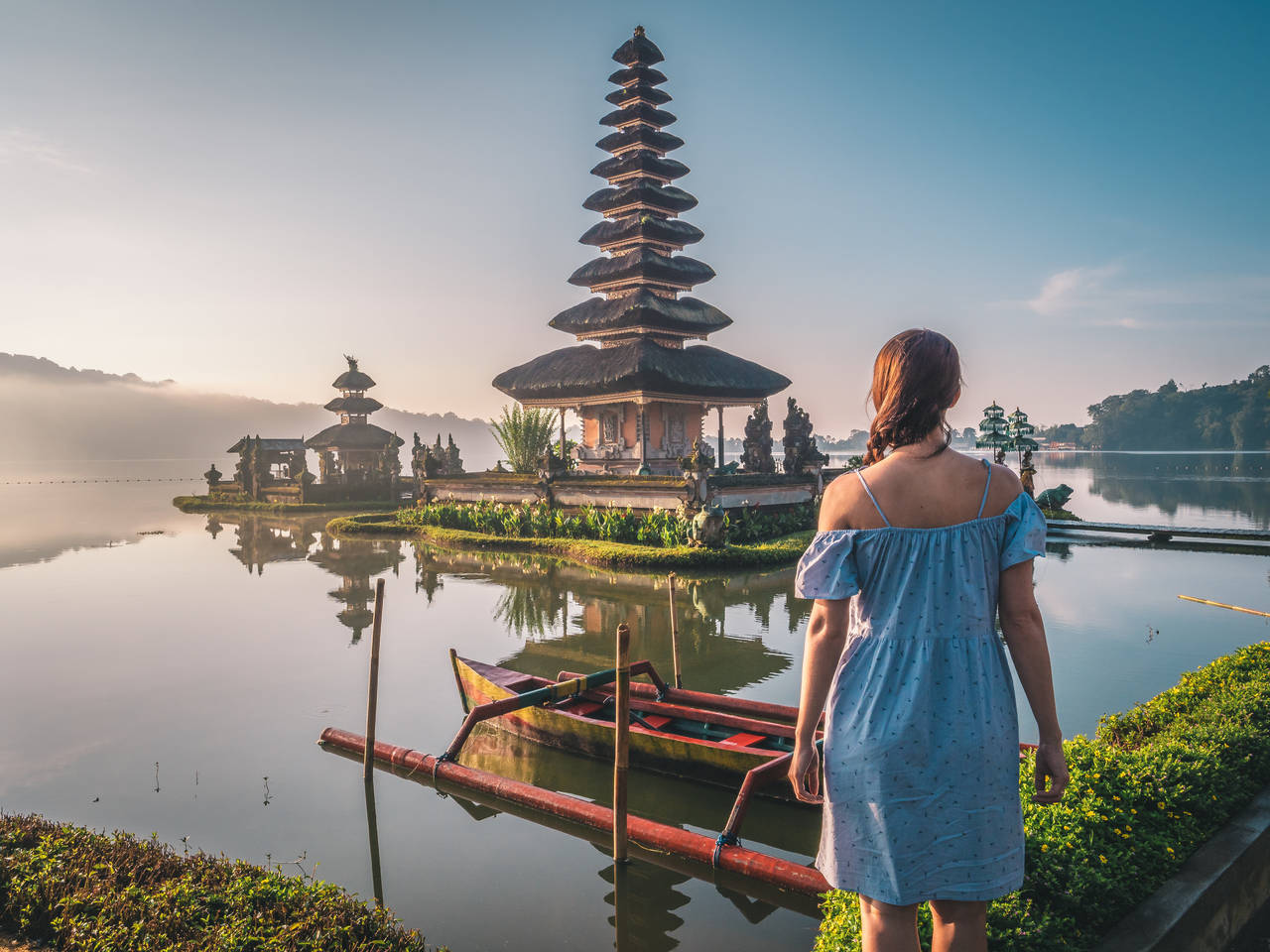 INNEN REKKEVIDDE: Mange drømmer om å besøke Pura Ulun Danu Bratan-tempelet på Bali. Det lave prisnivået på Bali gjør det mulig å realisere feriedrømmen. FOTO: Dmitry Tkachenko Photo / Shutterstock / NTB scanpix