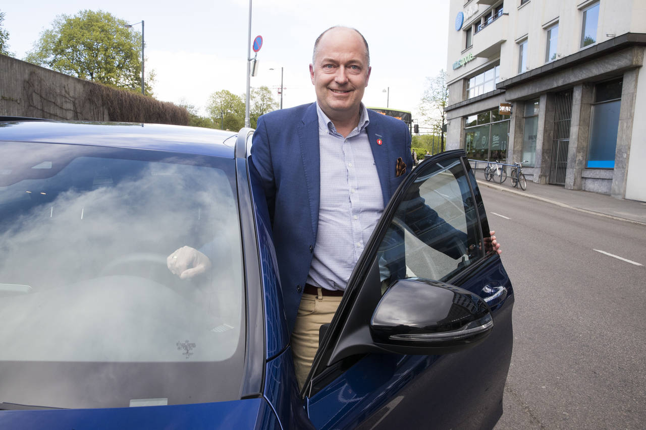 Frps transportpolitiske talsmann Morten Stordalen Frp jubler over at engangsavgift på biler eldre enn 20 år fjernes allerede til sommeren. En gledens dag for Norges store entusiastbilmiljø, fastslår han. Foto: Terje Pedersen / NTB scanpix