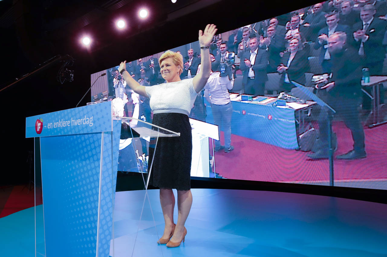 Finansminister og partileder i Frp, Siv Jensen, snur i saken om økt skatt på forsikring. Foto: Lise Åserud / NTB scanpix