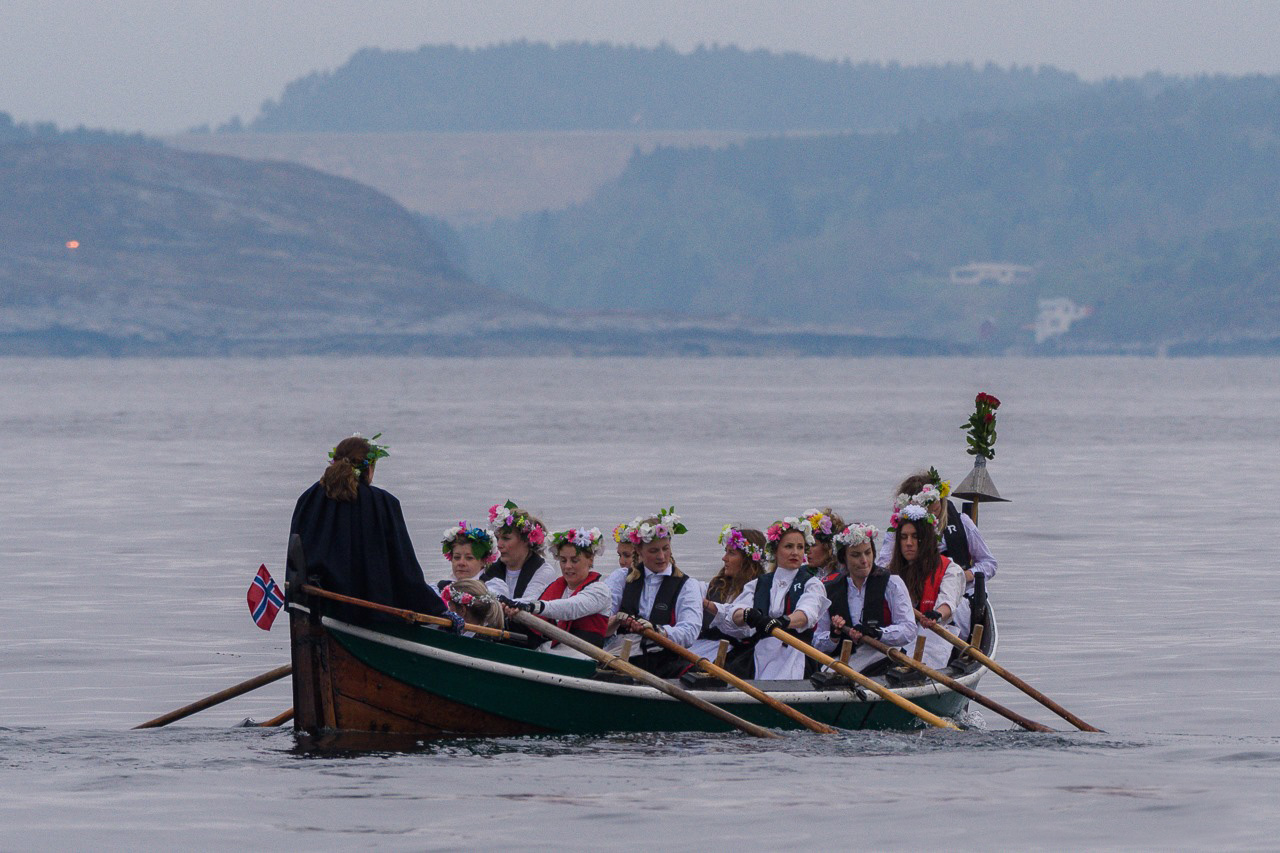 ET SYMBOL PÅ MOTSTAND: «Bunadsgeriljaen» ror fra Smøla til Kristiansund i protest mot nedleggelse av fødetilbudet ved Kristiansund sykehus. Foto: Kurt Helge Røsand / KSU.NO