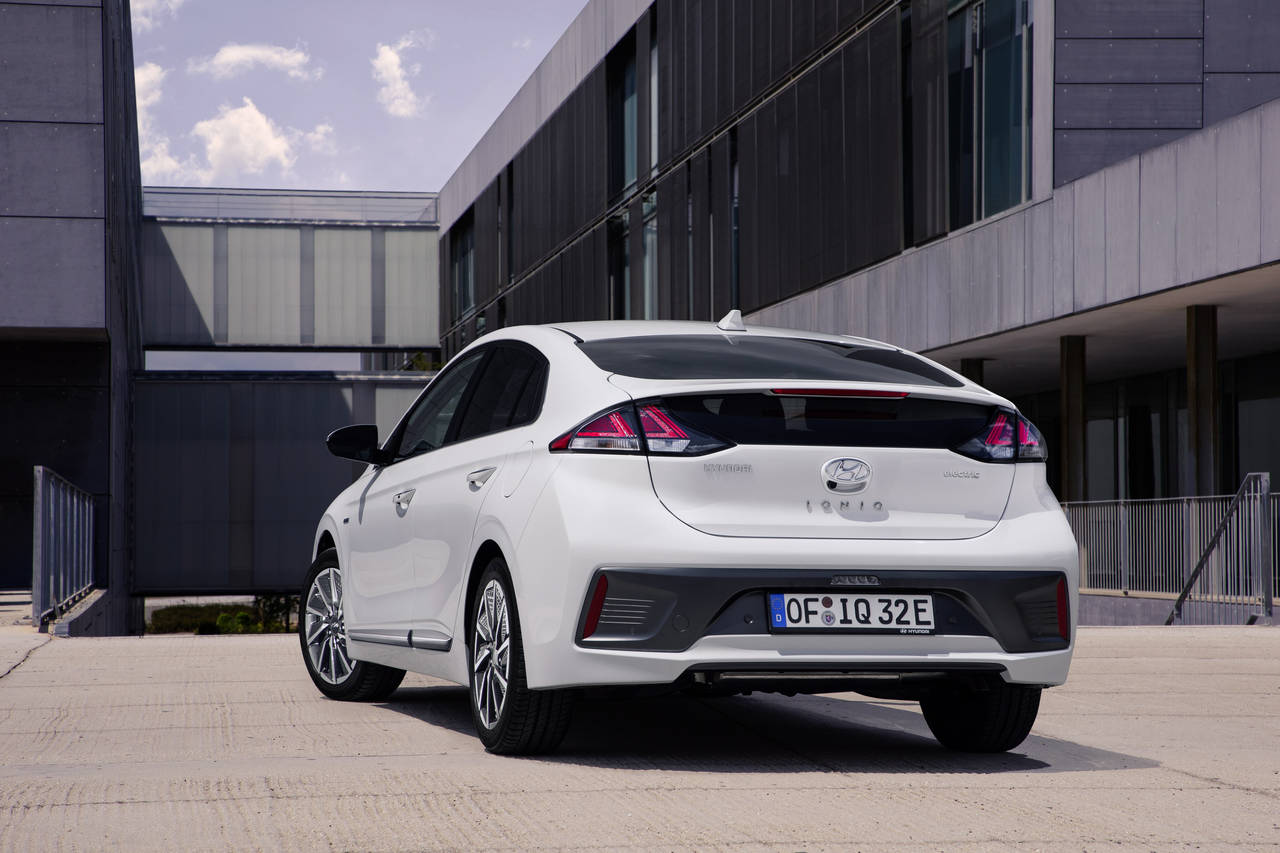 ØKER: Hyundai Ioniq får en batteripakkeøkning på 10 kWh. FOTO: Produsenten