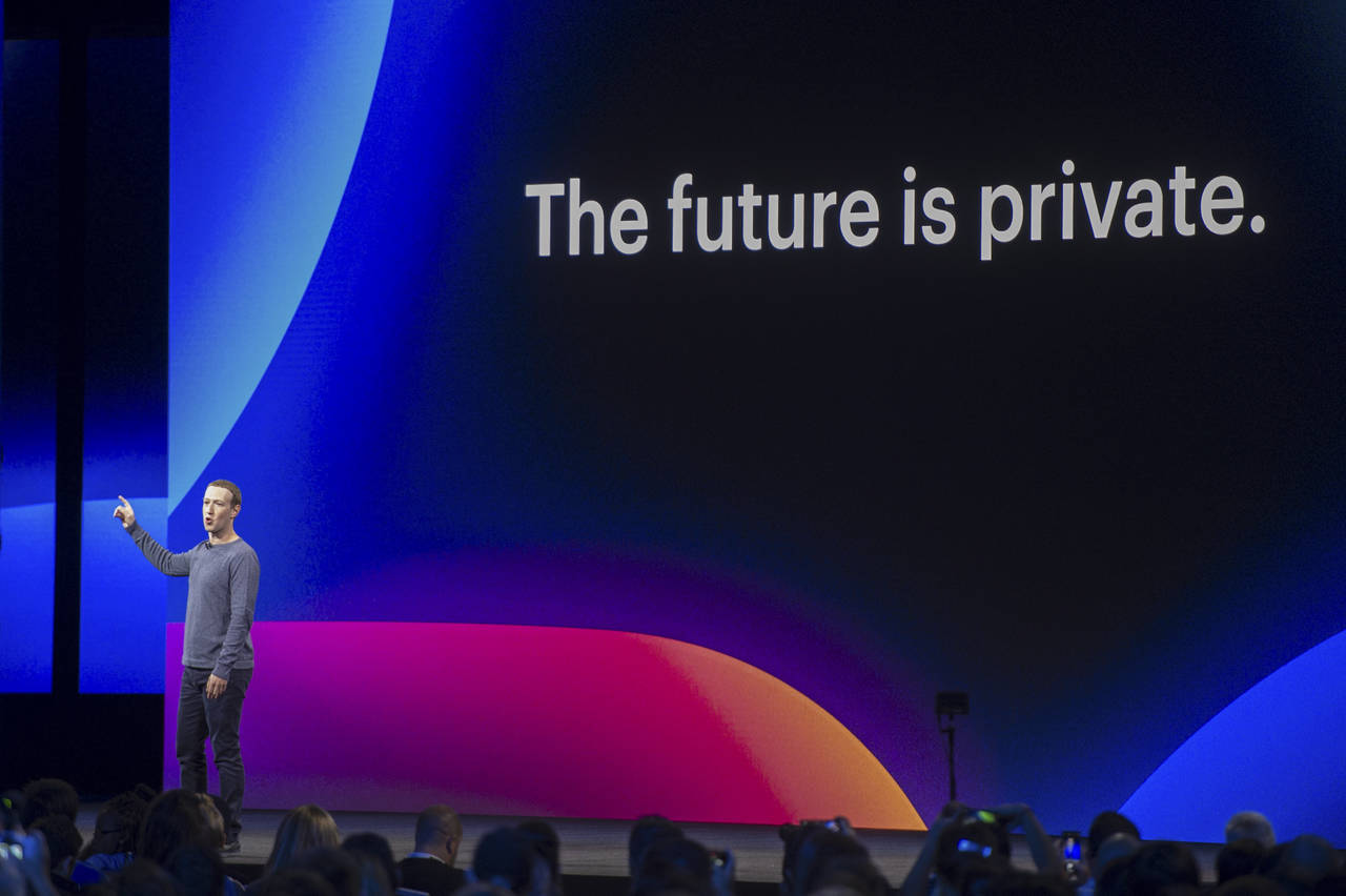 MEKTIG: Facebooks grunnlegger og leder, Mark Zuckerberg, lover å fokusere mer på privatliv og kryptering i årene fremover. Her fra selskapets årlige utviklerkonferanse i San Jose, California. FOTO: Yichuan Cao / Sipa USA