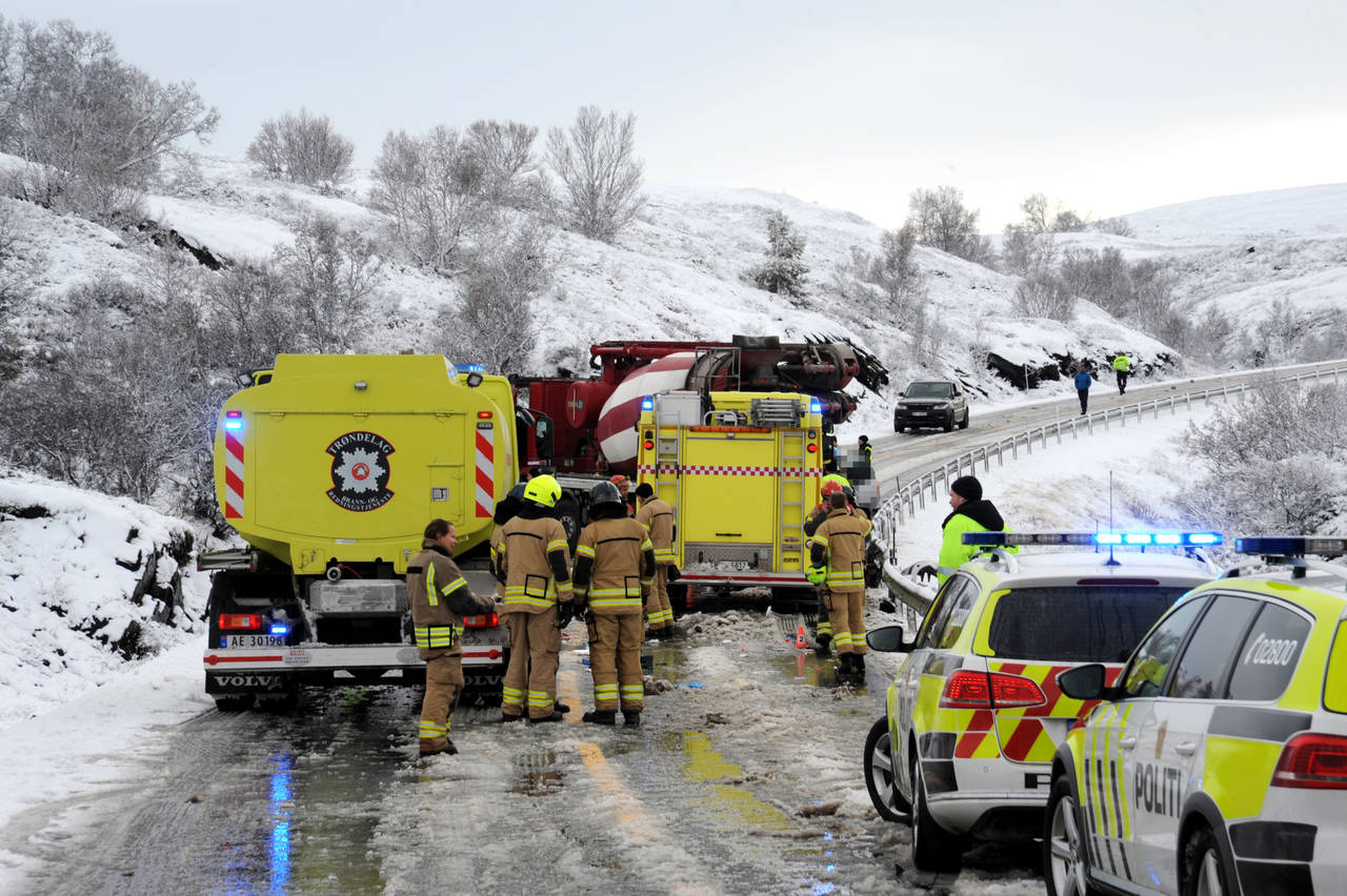 Tre menn fra Polen mistet livet i en trafikkulykke på E6 ved Kongsvoll i Oppdal i Trøndelag fredag 25. oktober. Ulykken skjedde da en betongbil og en personbil kolliderte. Foto: Arvid Storli / NTB scanpix