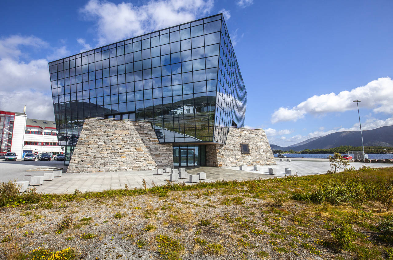 Kontorbygget til Havila Shipping ASA på Mjølstadneset i Fosnavåg i Herøy kommune i Møre og Romsdal. Foto: Halvard Alvik, NTB scanpix