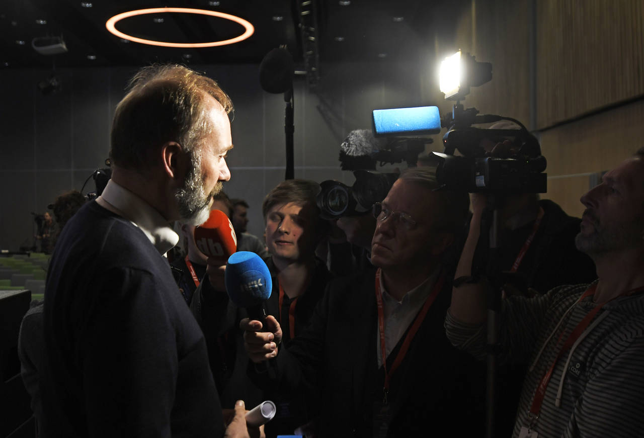 Trond Giske møtte pressen etter en paneldebatt om metoo på mediekonferansen Svarte Natta i Tromsø. Foto: Rune Stoltz Bertinussen / NTB scanpix