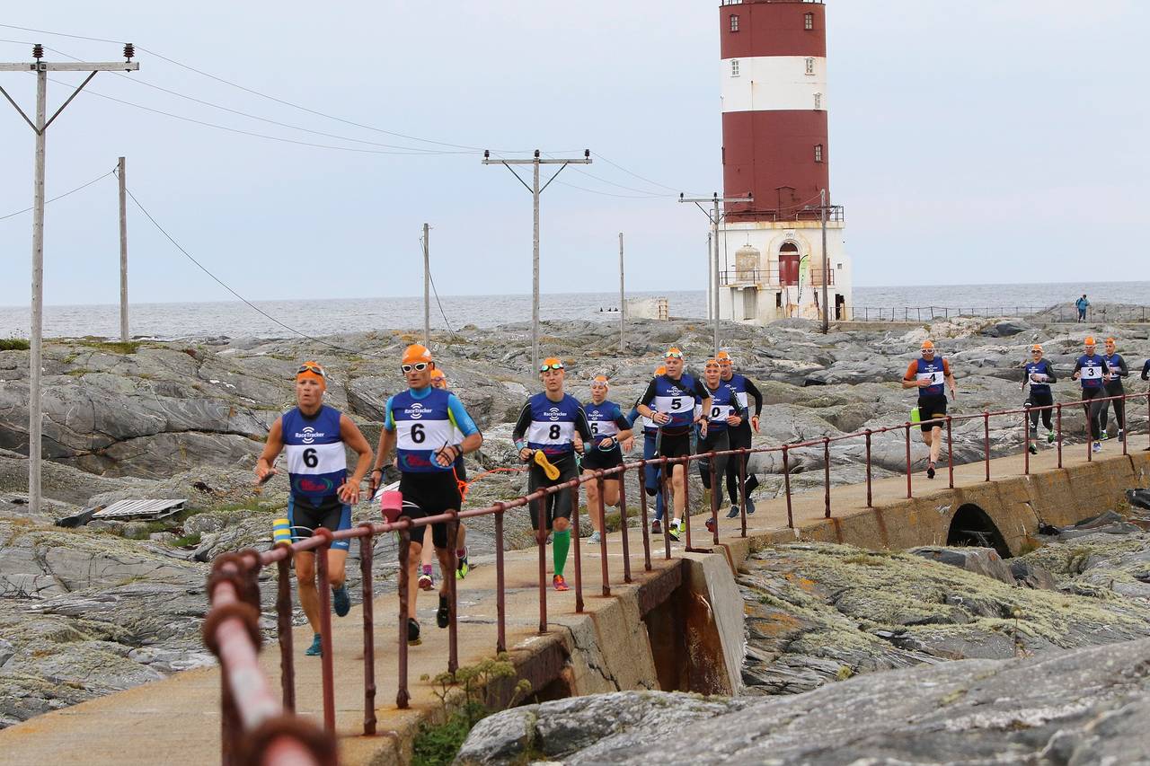 Swimrun ved Hauggjegla fyr: Foto: Wigdis Wollan