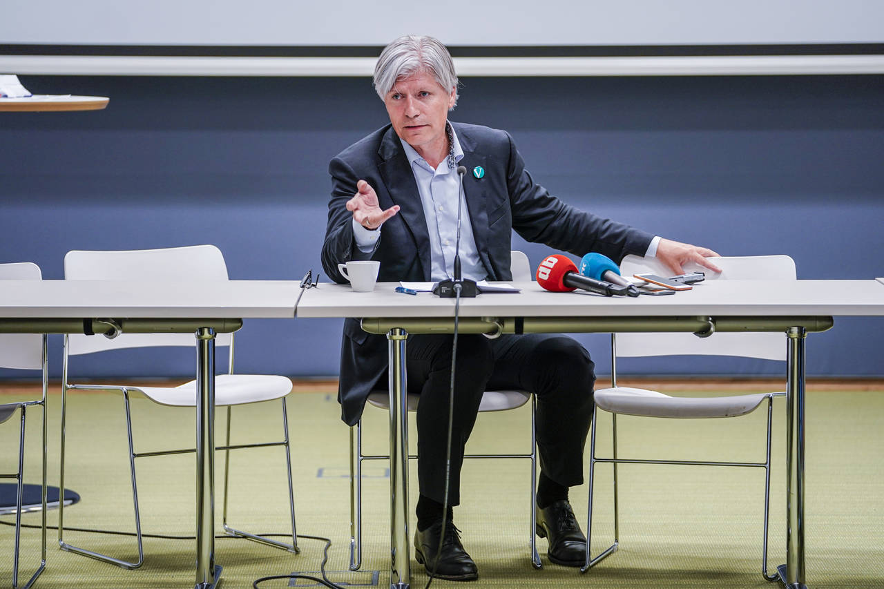 Klima- og miljøminister Ola Elvestuen (V) spiller ned betydningen av den frivillige klimaplanen Norge skal sende inn til EU innen nyttår. Foto: Stian Lysberg Solum / NTB scanpix