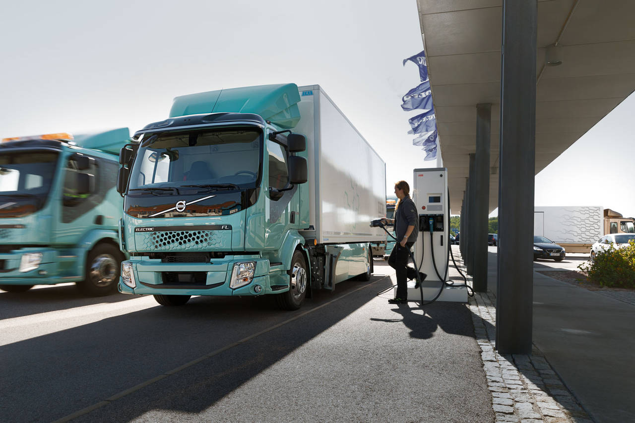 EL-LASTEBILER: Neste år setter Volvo Trucks i gang med masseproduksjon av elektriske lastebiler. FOTO: Produsenten