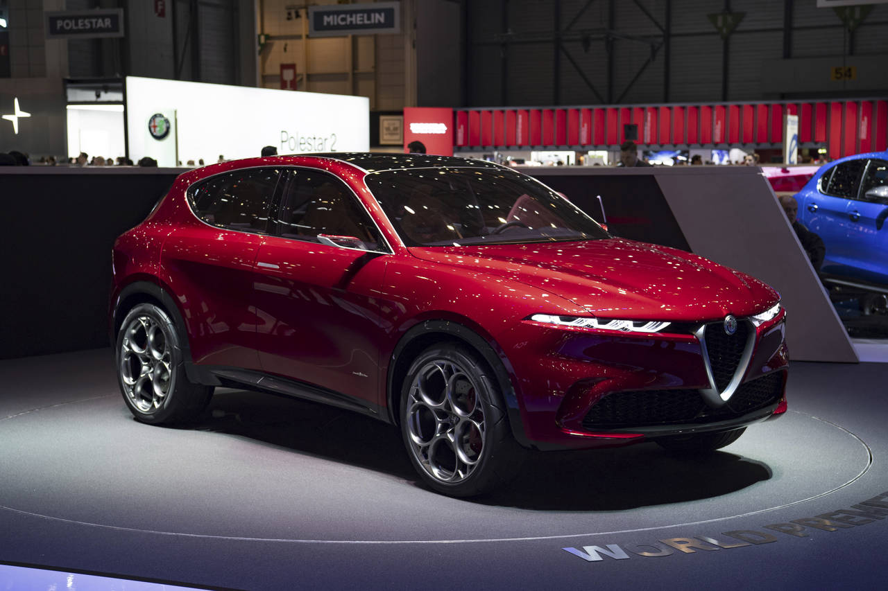 FRAMTIDEN: Alfa Romeo Tonale, en kompakt-SUV som er ventet på markedet neste år, viser hvordan framtidens modeller fra merket vil bli. De skal i tillegg fortsette med sedanen Giulia. FOTO: Produsenten