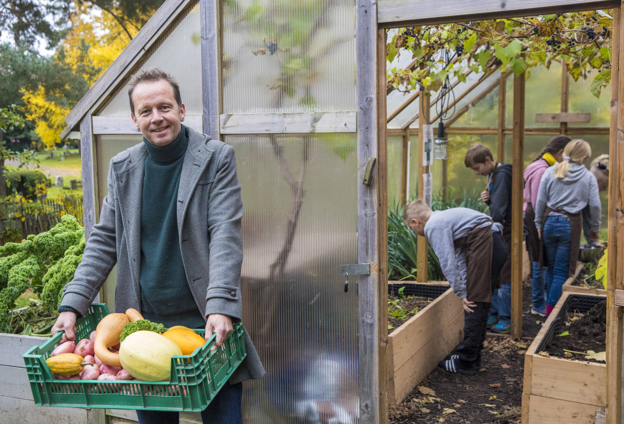 ILDSJEL: Kokk, TV-personlighet og matspaltist Andreas Viestad startet Geitmyra matkultursenter for barn i 2011, med mål om å fremme en større forståelse og begeistring for maten vi spiser. FOTO: Ole Berg-Rusten / NTB scanpix