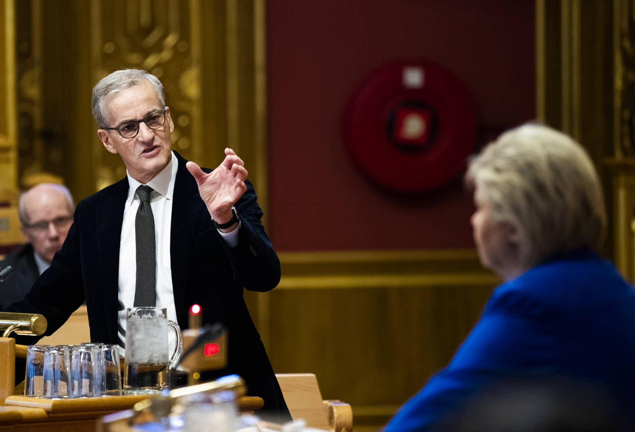 Jonas Gahr Støre (Ap) presset statsminister Erna Solberg (H) om inkludering i Stortingets spørretime onsdag. Foto Berit Roald / NTB scanpix