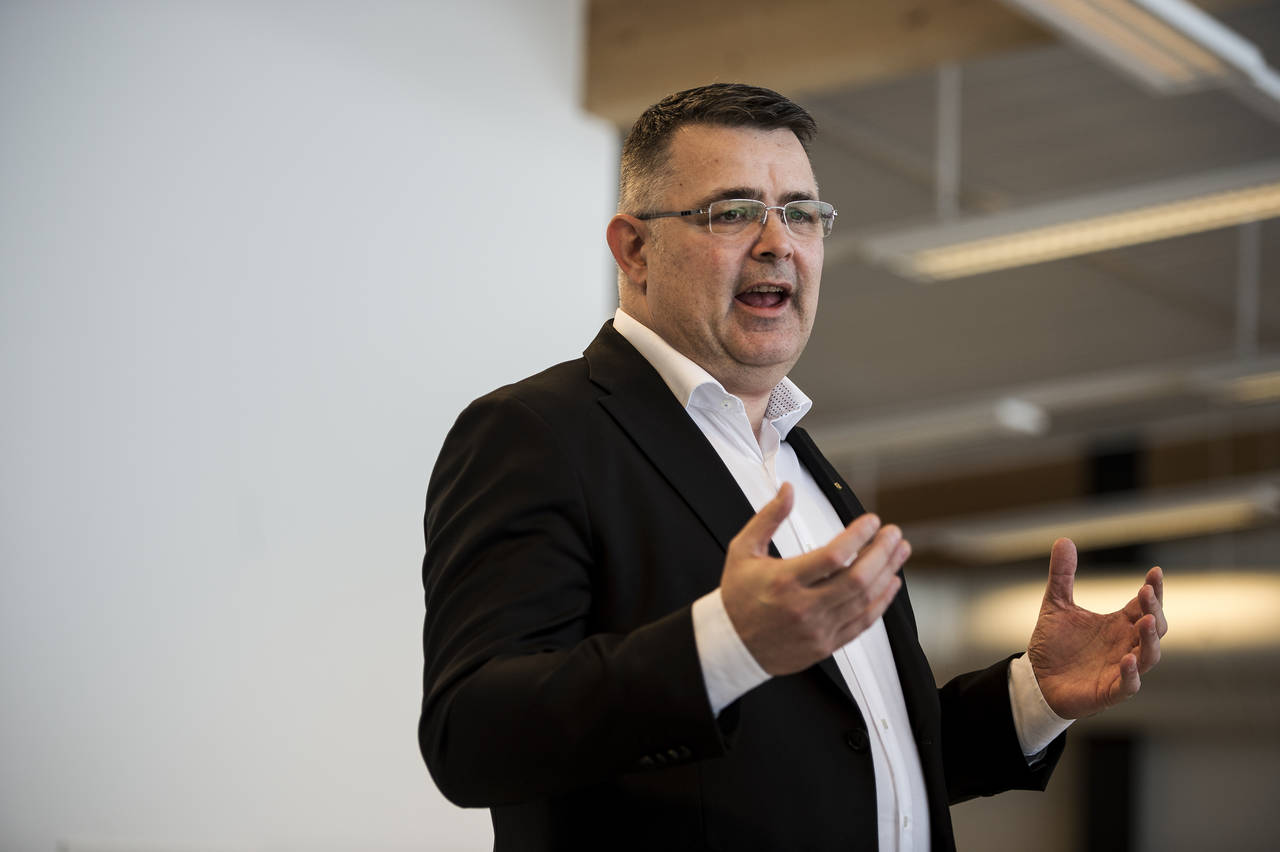 Olje- og energiminister Kjell Børge Freiberg må svare på spørsmål om kjempesprekken på Martin Linge-feltet i Nordsjøen, krever SV. Foto: Carina Johansen / NTB scanpix