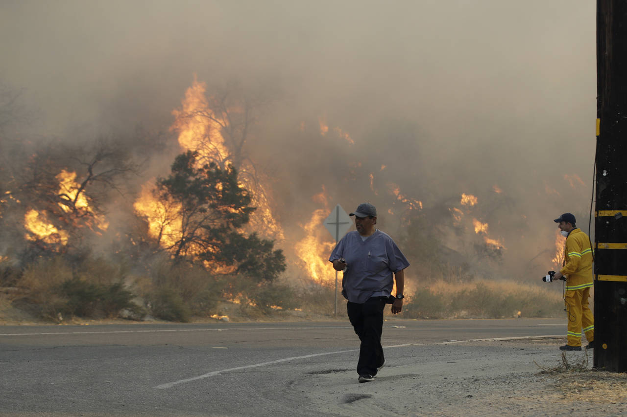 50.000 må evakuere i California. Foto: AP / NTB scanpix