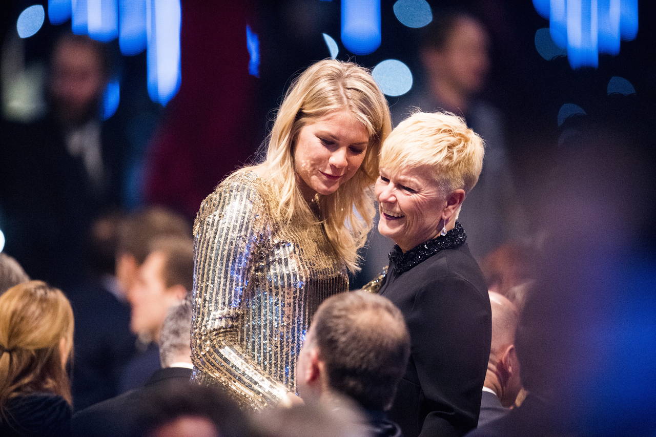 Ada Hegerberg sammen med sin mor Gerd Stolsmo under Idrettsgallaen i 2017. Nå er mor Gerd kommet med bok. Foto: Jon Olav Nesvold / NTB scanpix