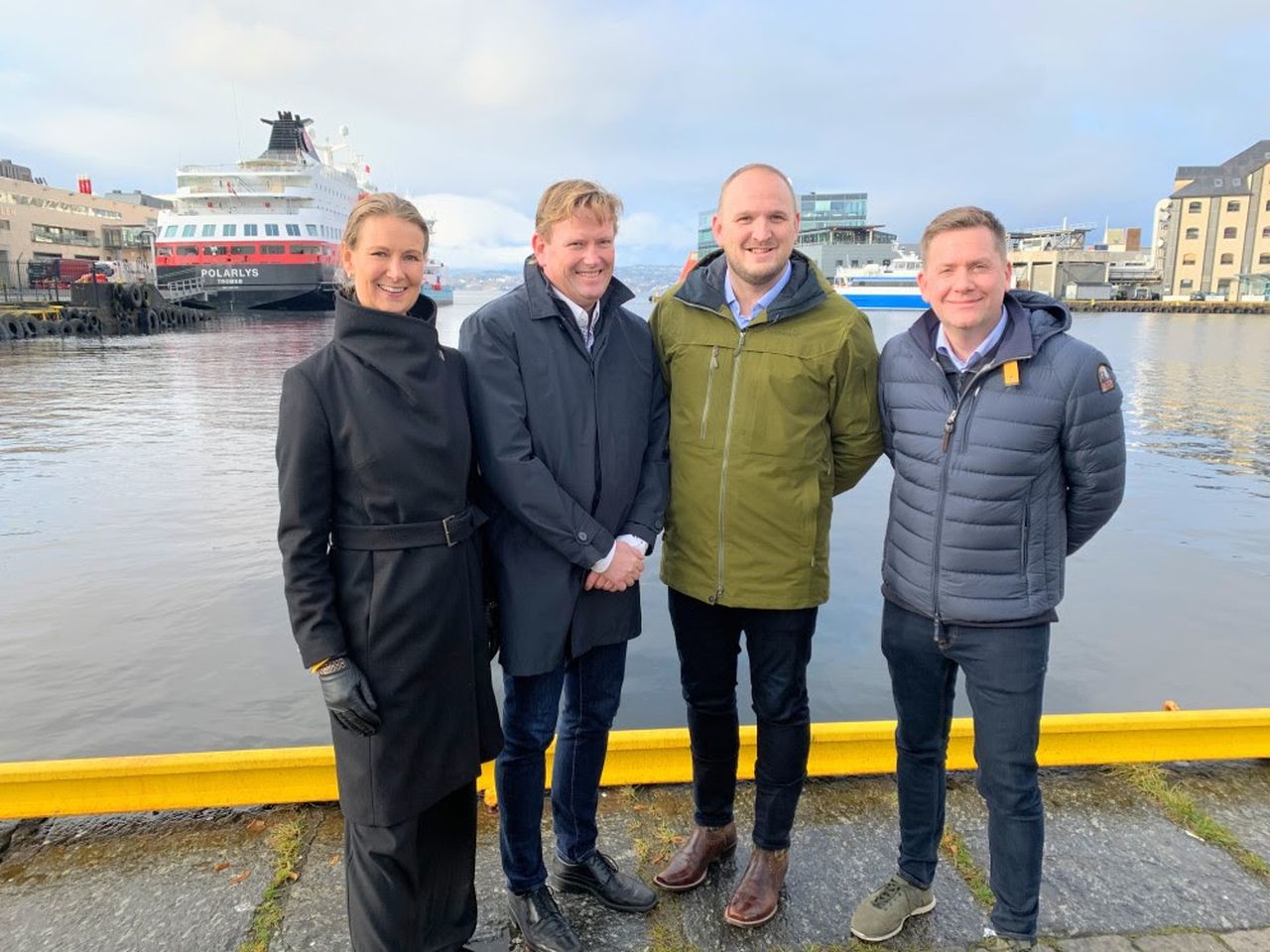 BIODIESEL: Kristine Vergli Grant-Carlsen, CEO St1, Kjell Olav Haugland, CEO Bergen Tankers, Jon Georg Dale, Samferdselsminister Frp og Daniel Skjeldam, CEO Hurtigruten. Foto: Hanne Taalesen/Hurtigruten