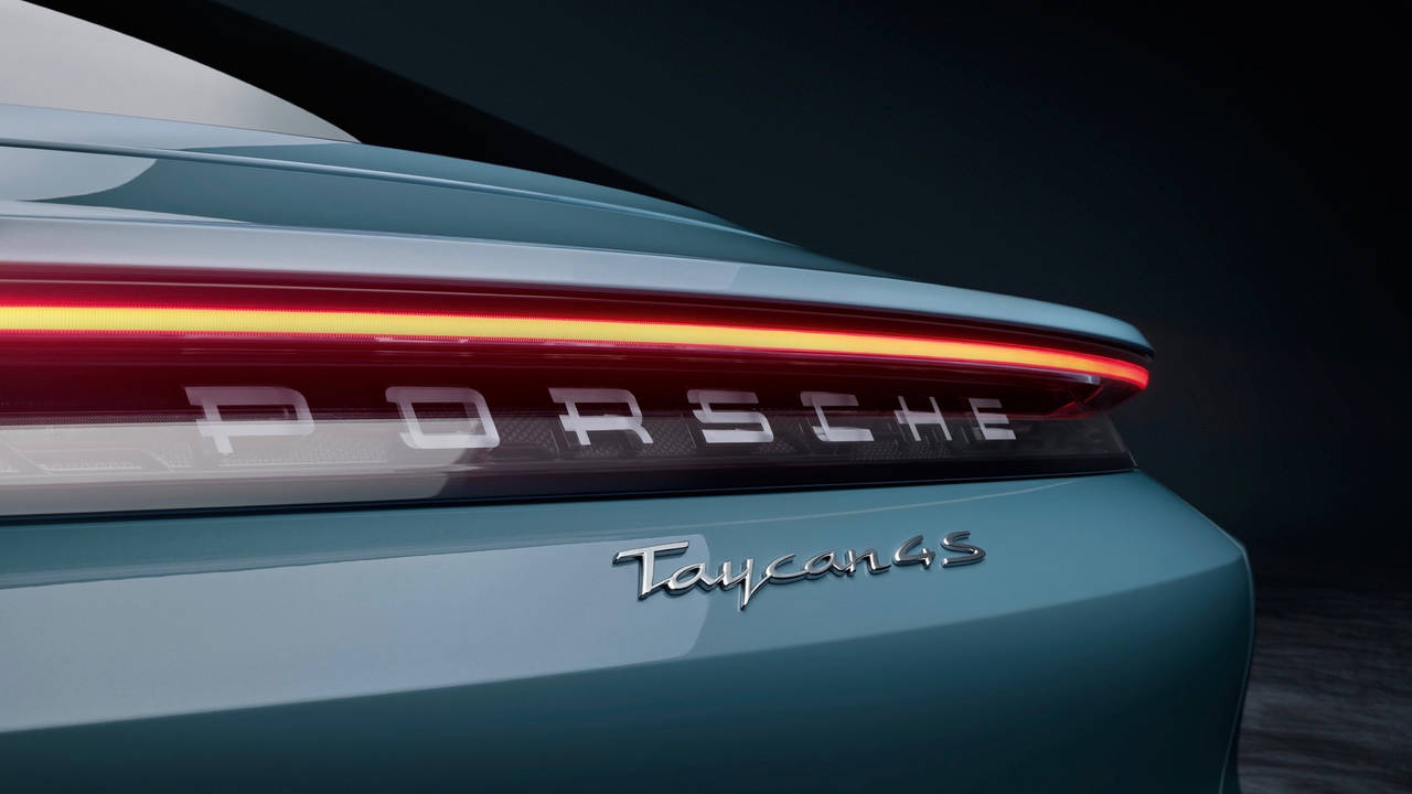 UNDER MILLIONEN: 4S er innstegsmodellen til Porsche Taycan. FOTO: Produsenten
