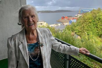 Min mor fikk vinnerloddet til slutt – snart 97 år gammel. Foto: Per Helge Pedersen