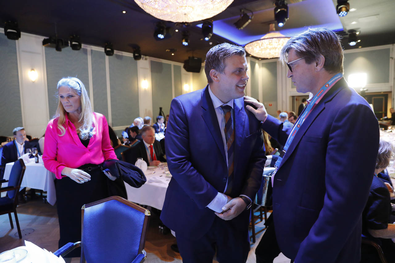 Jøran Kallmyr og Christian Tybring-Gjedde (t.h) (Frp) under valgvaken til Fremskrittspartiet på Hotel Bristol i Oslo. Foto: Stan Lysberg Solum / NTB scanpix