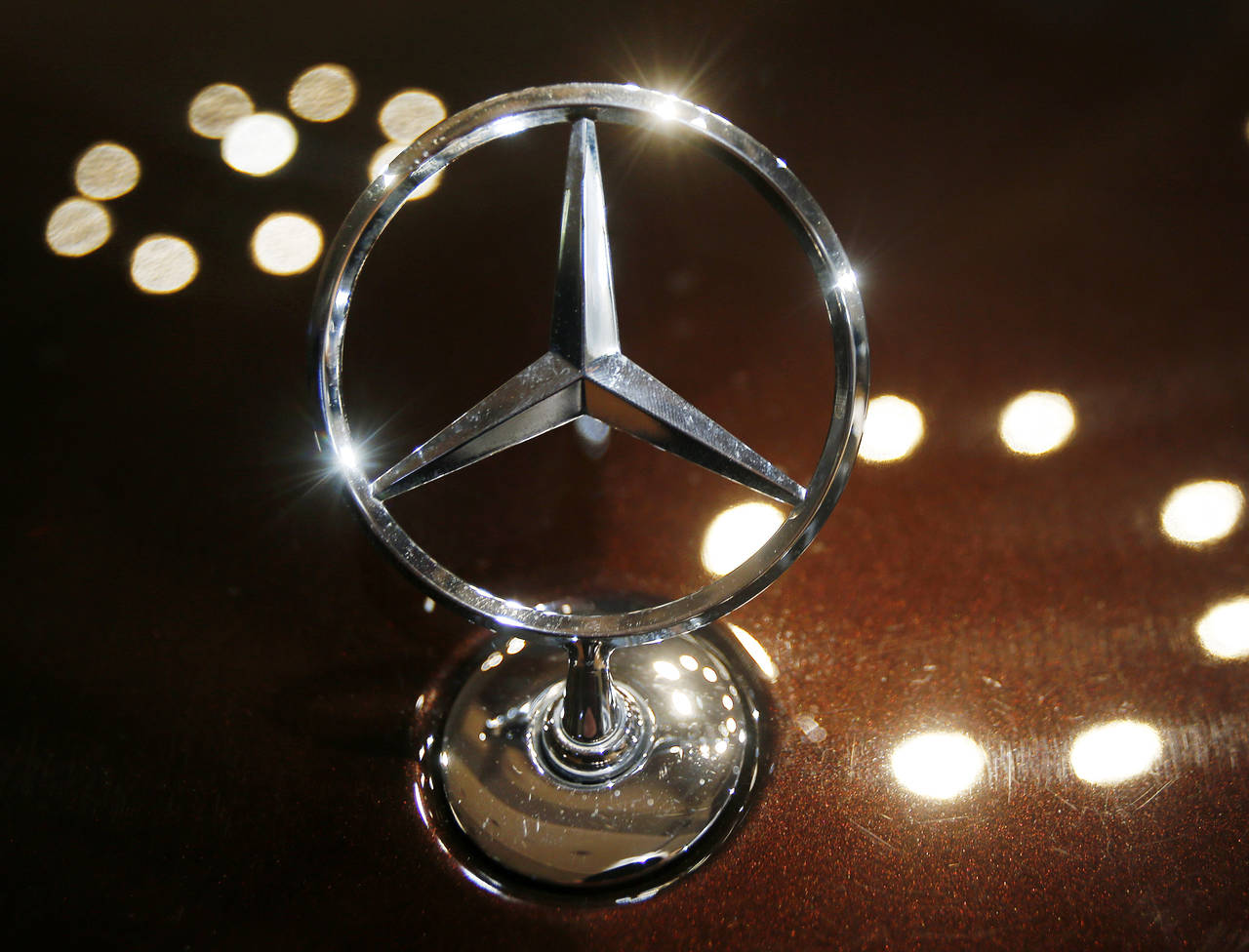 Daimlers Mercedes var også omfattet av utslippsskandalen. Nå har konsernet godtatt en bot på 8,6 milliarder kroner. Foto: Michael Probst / AP / NTB scanpix