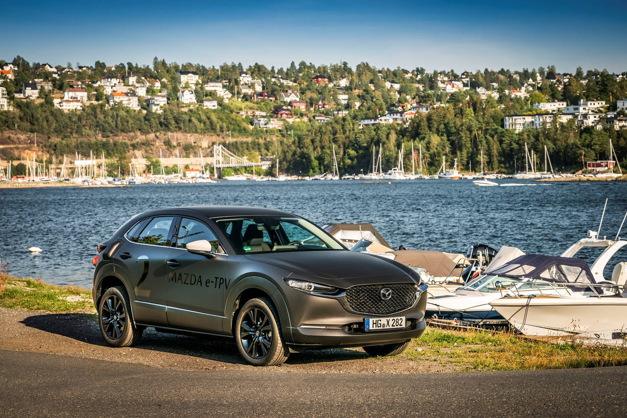 TESTER: Mazda er i Norge og tester ut en elektrisk drivlinje som skal settes i produksjon neste år. FOTO: Produsenten