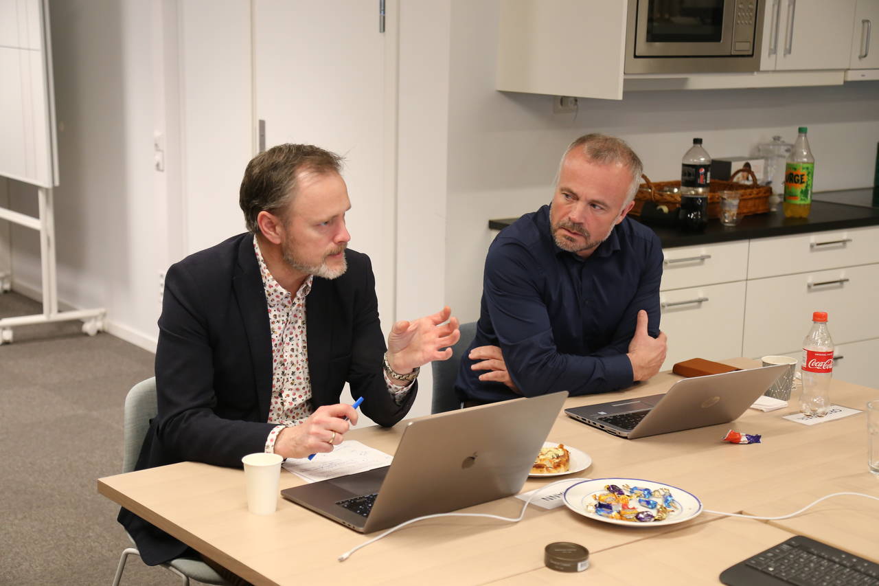 Rådmann Arne Ingebrigtsen og ordfører Kjell Neergaard. Foto: Tore Lyngvær / Kristiansund kommune