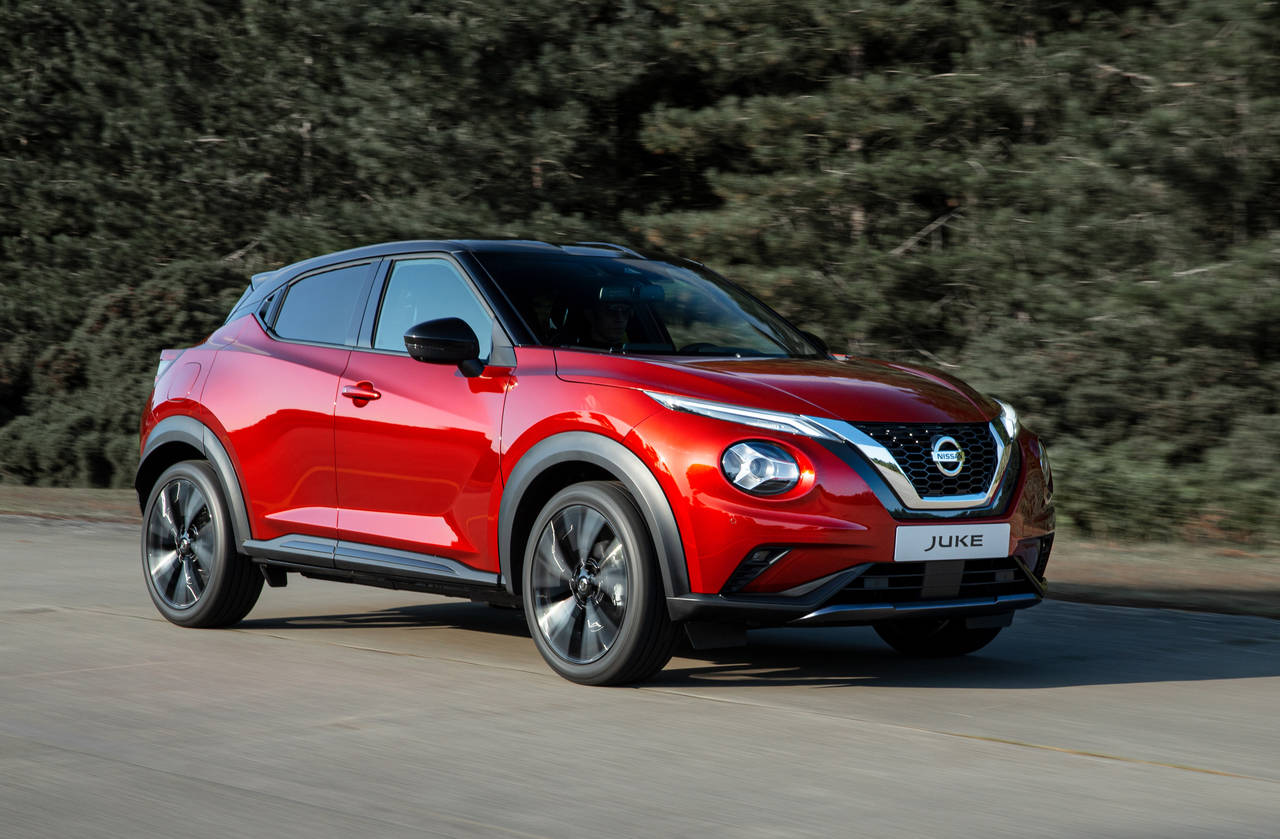 AVVENTER: Nissan Juke er en naturlig konkurrent til Toyota C-HR, men mangel på konkurransedyktige drivlinjer gjør at den norske Nissan-importøren ikke tar den inn. Foto: Produsenten