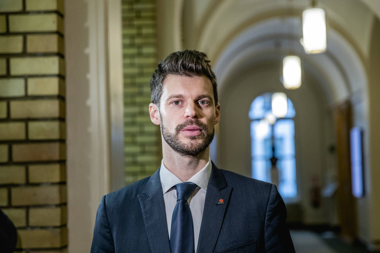 Rødt-leder Bjørnar Moxnes foreslår at norske politikere kutter i lønna si for å bidra i koronakrisen. Foto: Stian Lysberg Solum / NTB scanpix