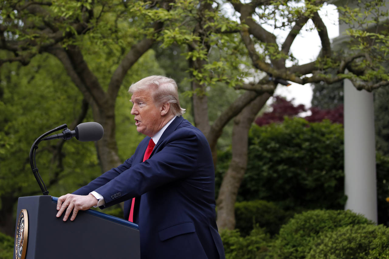 President Donald Trump får massiv kritikk for sin beslutning om å midlertidig stanse USAs økonomiske bidrag til WHO. Foto: Alex Brandon / AP / NTB scanpix