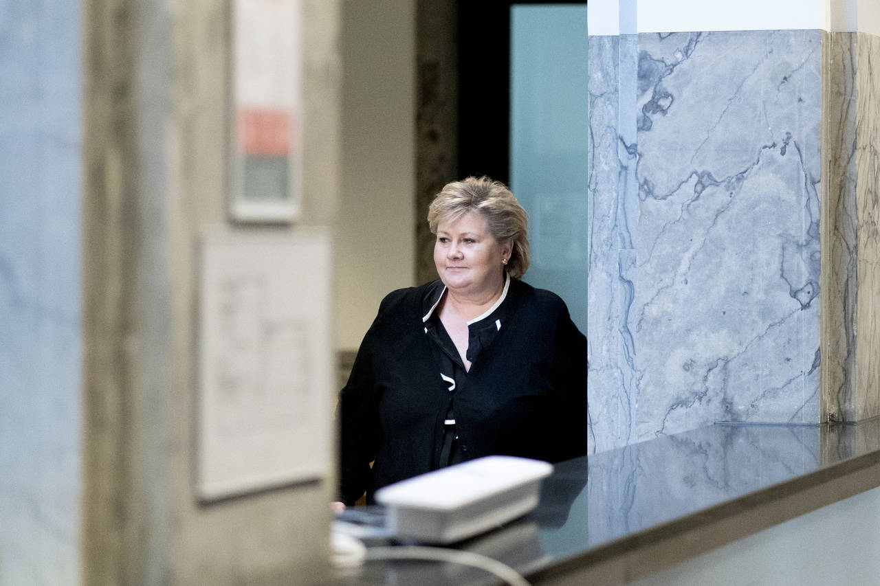 Statsminister Erna Solberg (H) sier det av og til er nødvendig å delta på lukkede eller luksuriøse arrangement for å ivareta Norges interesser. Foto: Fredrik Hagen / NTB scanpix