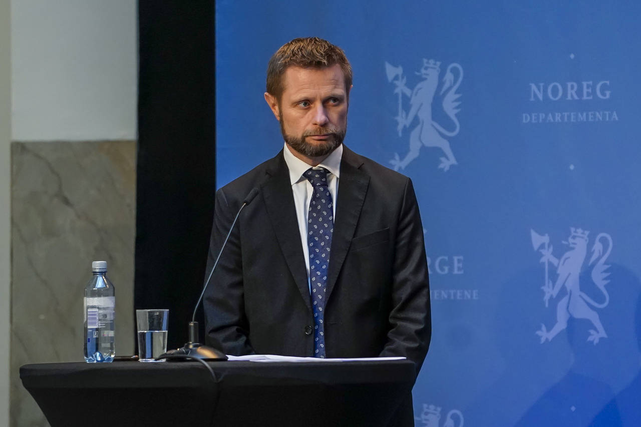 Helse- og omsorgsminister Bent Høie (H) under pressekonferansen om håndteringen av koronasituasjonen i Norge onsdag. Foto: Fredrik Hagen / NTB scanpix