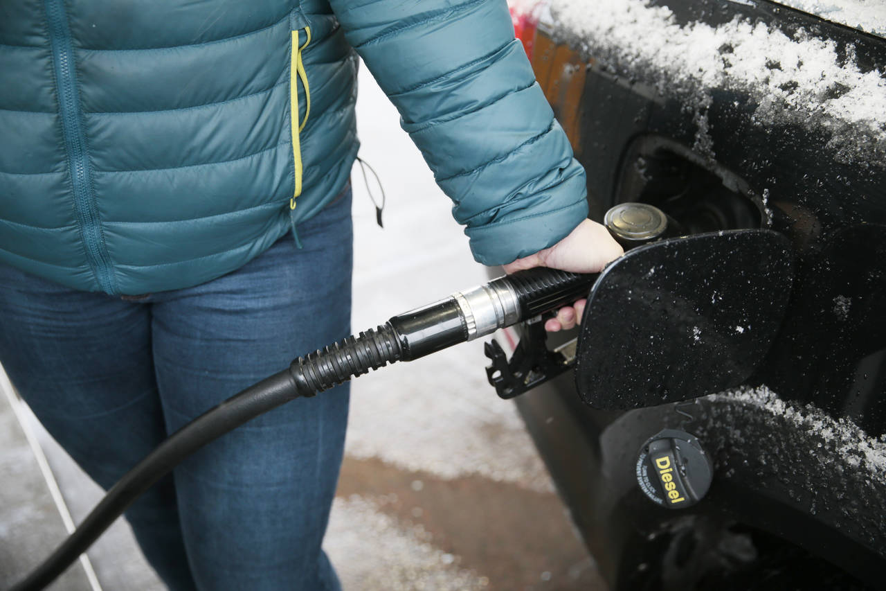 Salget av autodiesel gikk ned med 26 millioner liter fra mars 2019 til mars 2020. Foto: Lise Åserud / NTB scanpix