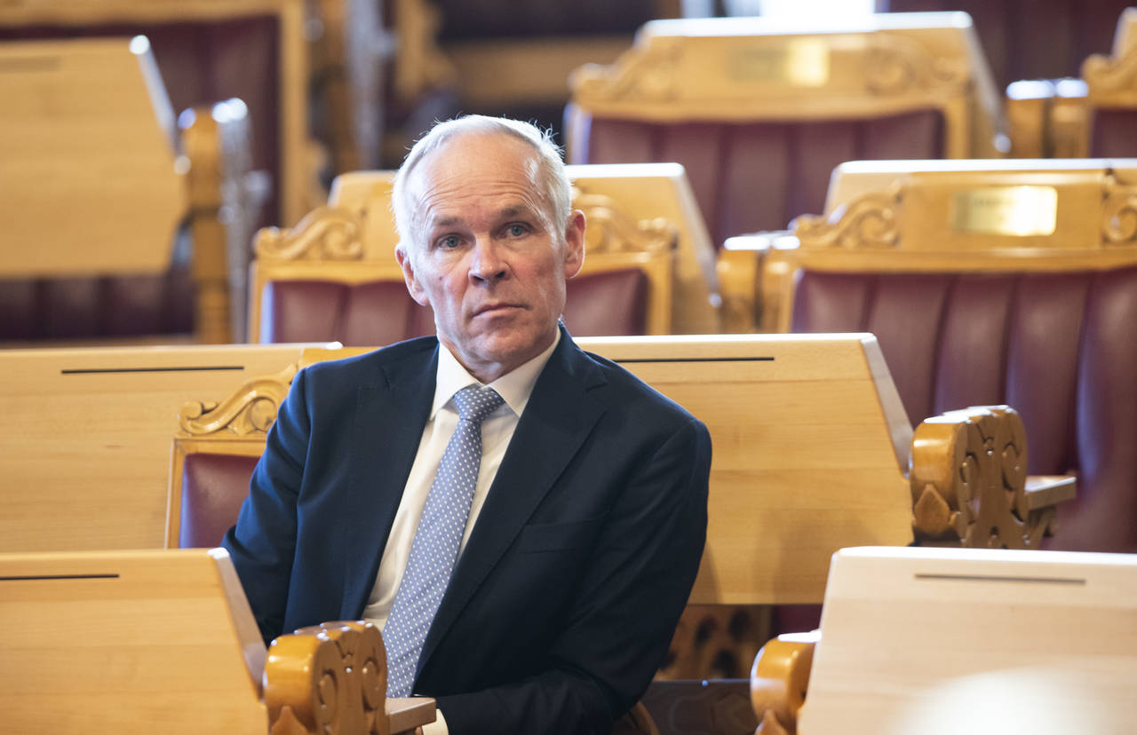 Finansminister Jan Tore Sanner (H) har lovet kompensasjon til bedrifter som har tapt omsetning på grunn av de drastiske tiltakene for å slå ned koronaviruset. Foto: Terje Bendiksby / NTB scanpix