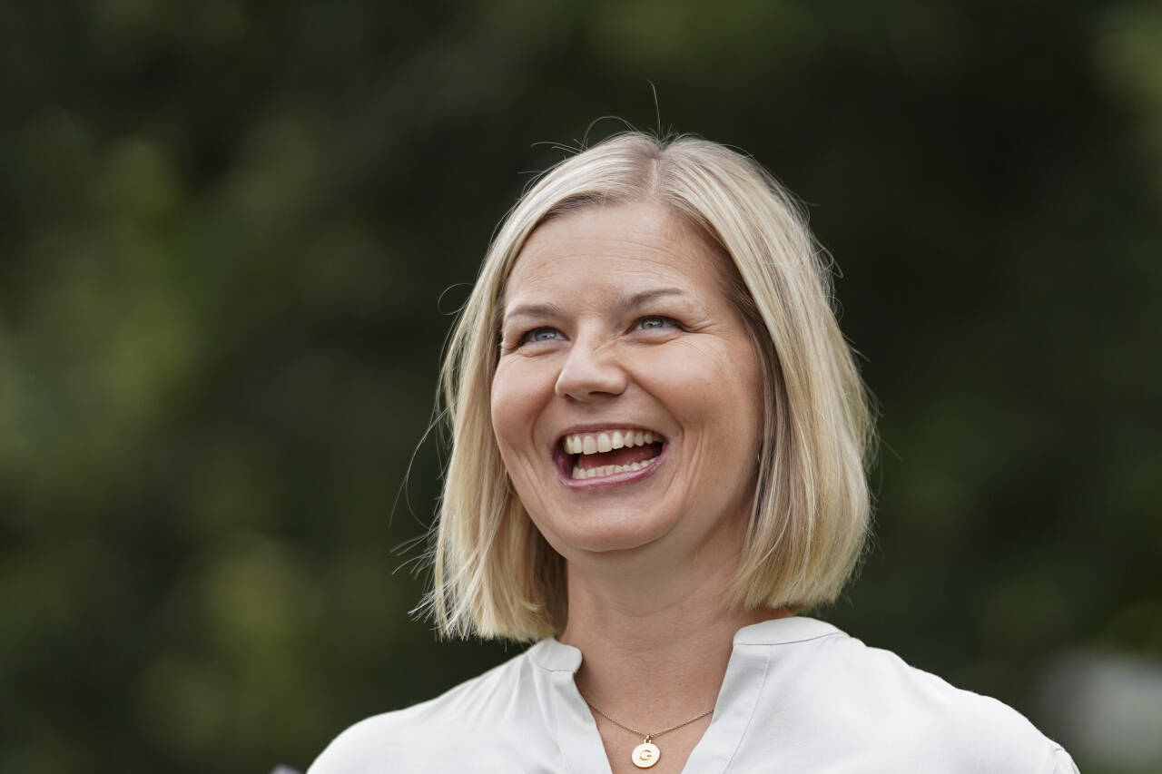 Guri Melby tror det hjelper å reise rundt og snakke med folk i både by og bygd når hun nå skal prøve å skape ro i partiet Venstre. Foto: Fredrik Hagen / NTB scanpix.