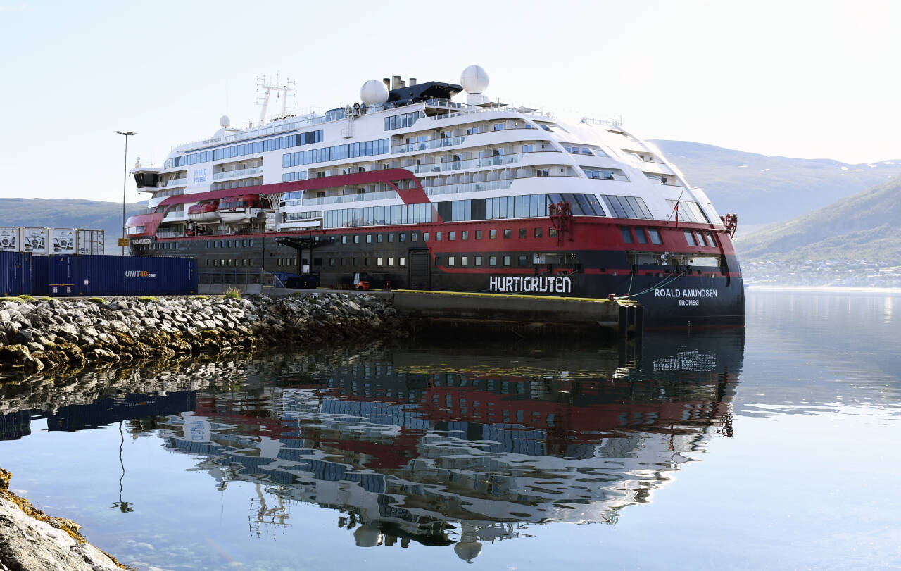 Hurtigruteskipet Roald Amundsen ligger ved kai i Tromsø. Foto: Rune Stoltz Bertinussen / NTB scanpix