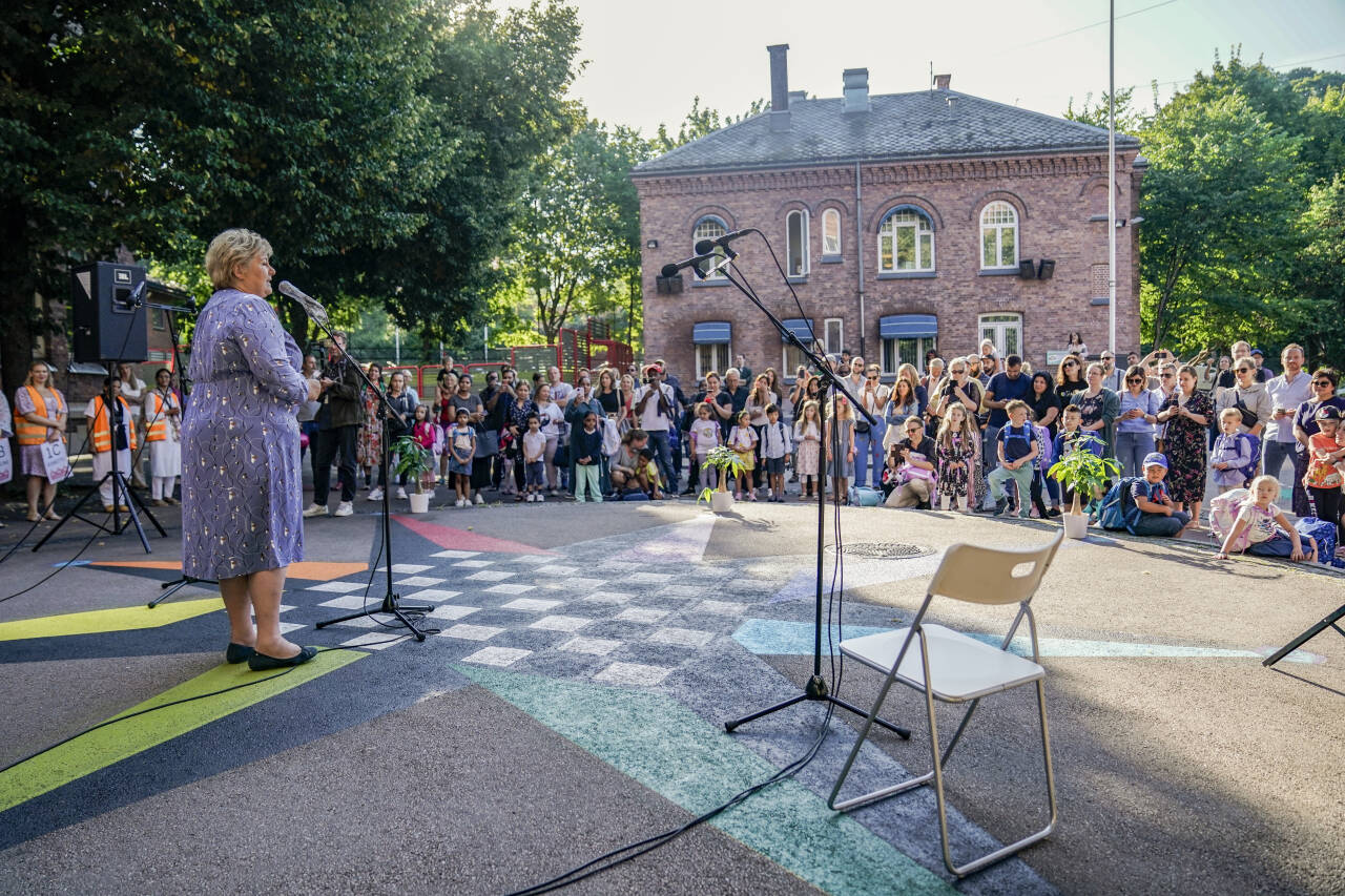 – Det skal være trygt å gå på skolen, sa statsminister Erna Solberg til elevene på første skoledag på Lakkegata skole i Oslo.Foto: Stian Lysberg Solum / NTB scanpix