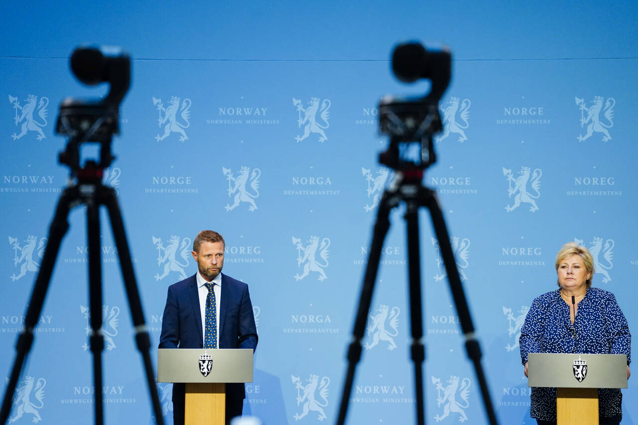 Helseminister Bent Høie (H) og statsminister Erna Solberg (H) under en pressekonferanse om koronasituasjonen onsdag.Foto: Håkon Mosvold Larsen / NTB scanpix