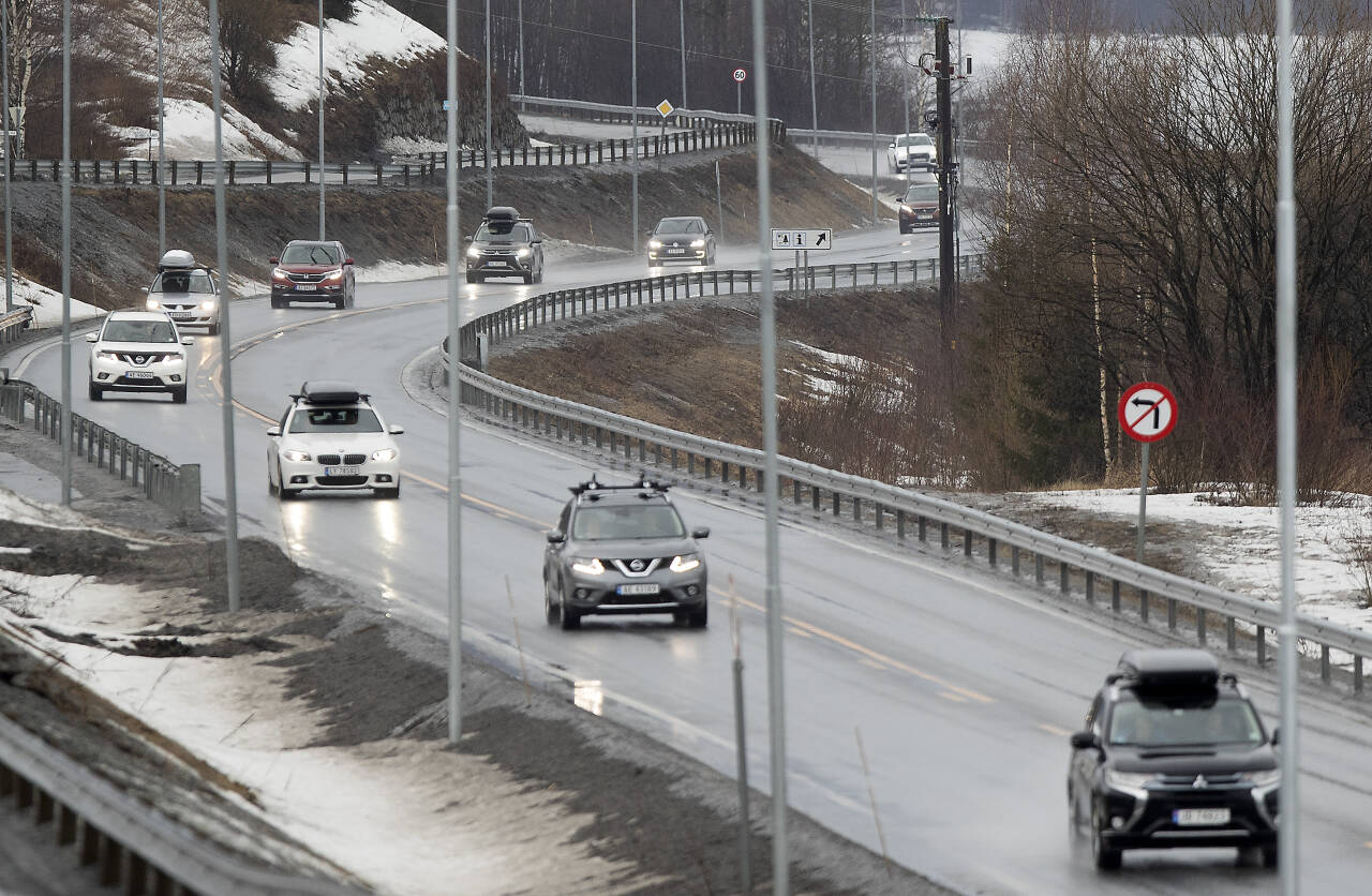 E6 ved Lillehammer er blant strekningene der Nye Veier har registrert bilisters mobiltelefoner. Foto: Geir Olsen / NTB scanpix